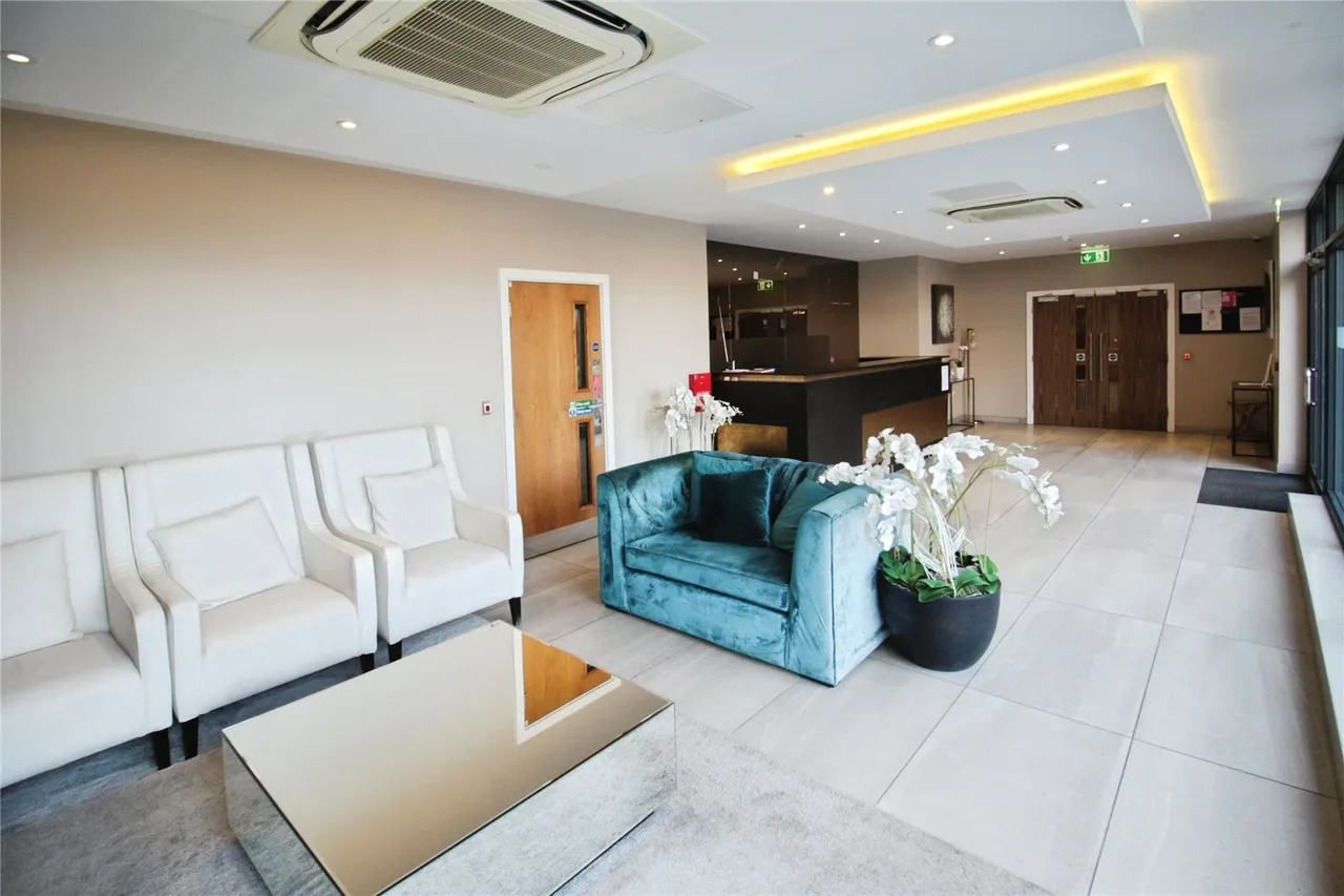 Victoria Avenue, Southend-On-Sea, SS2, photo 13