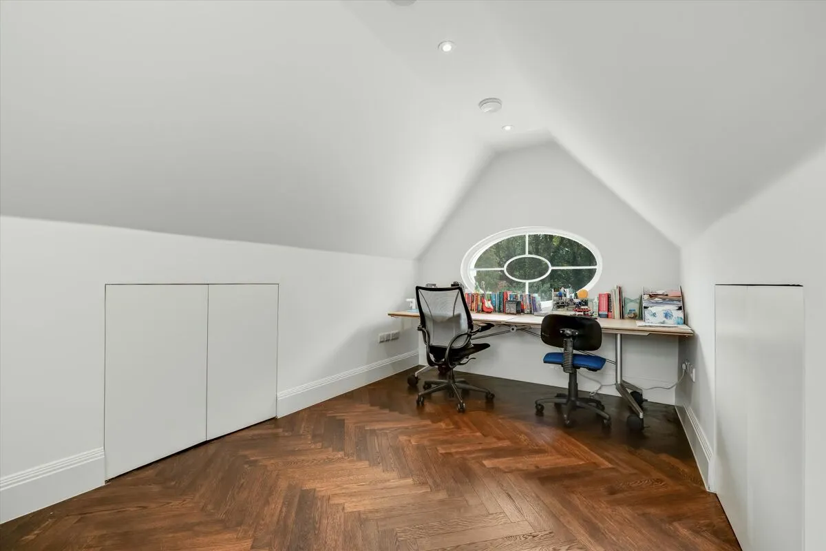West End Lane, Esher, KT10, photo 17