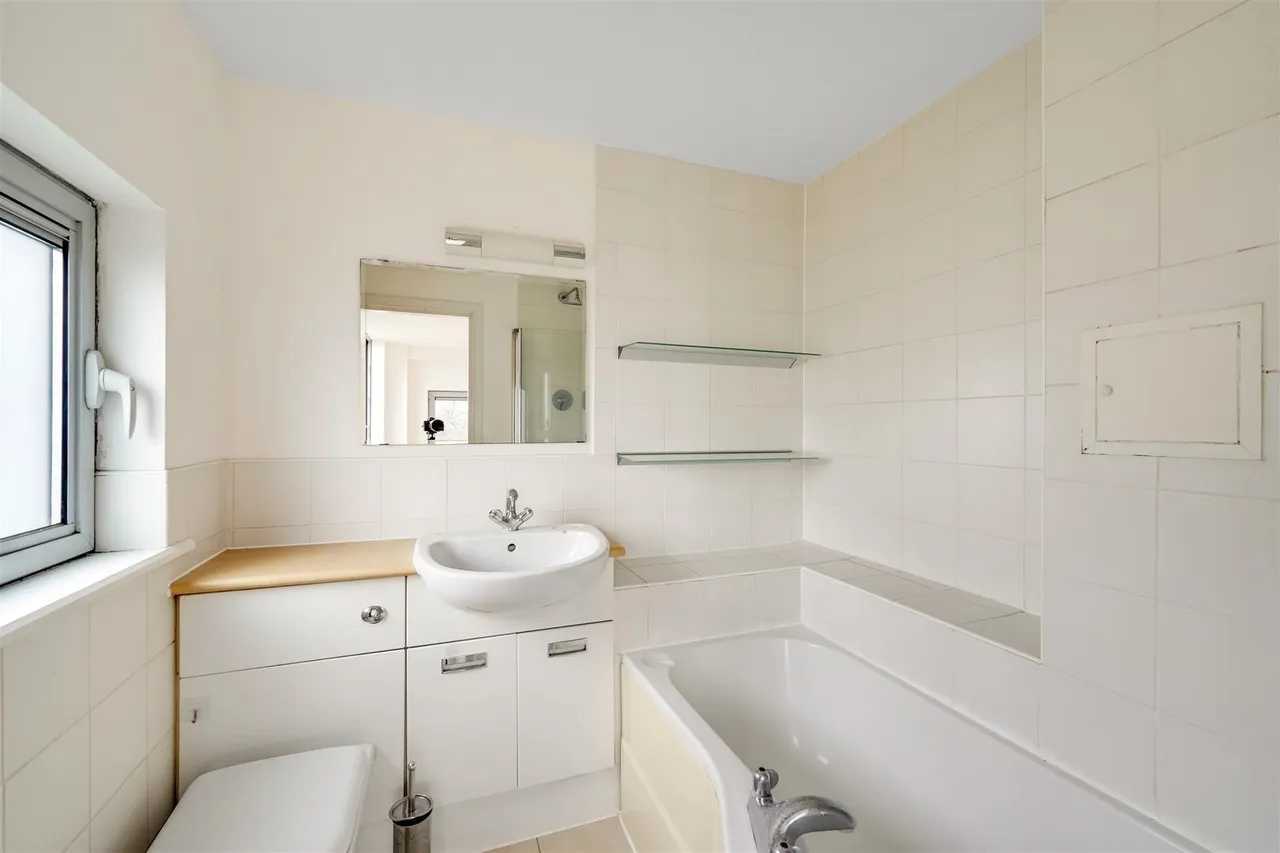 Hermit Road, Canning Town, E16, photo 10