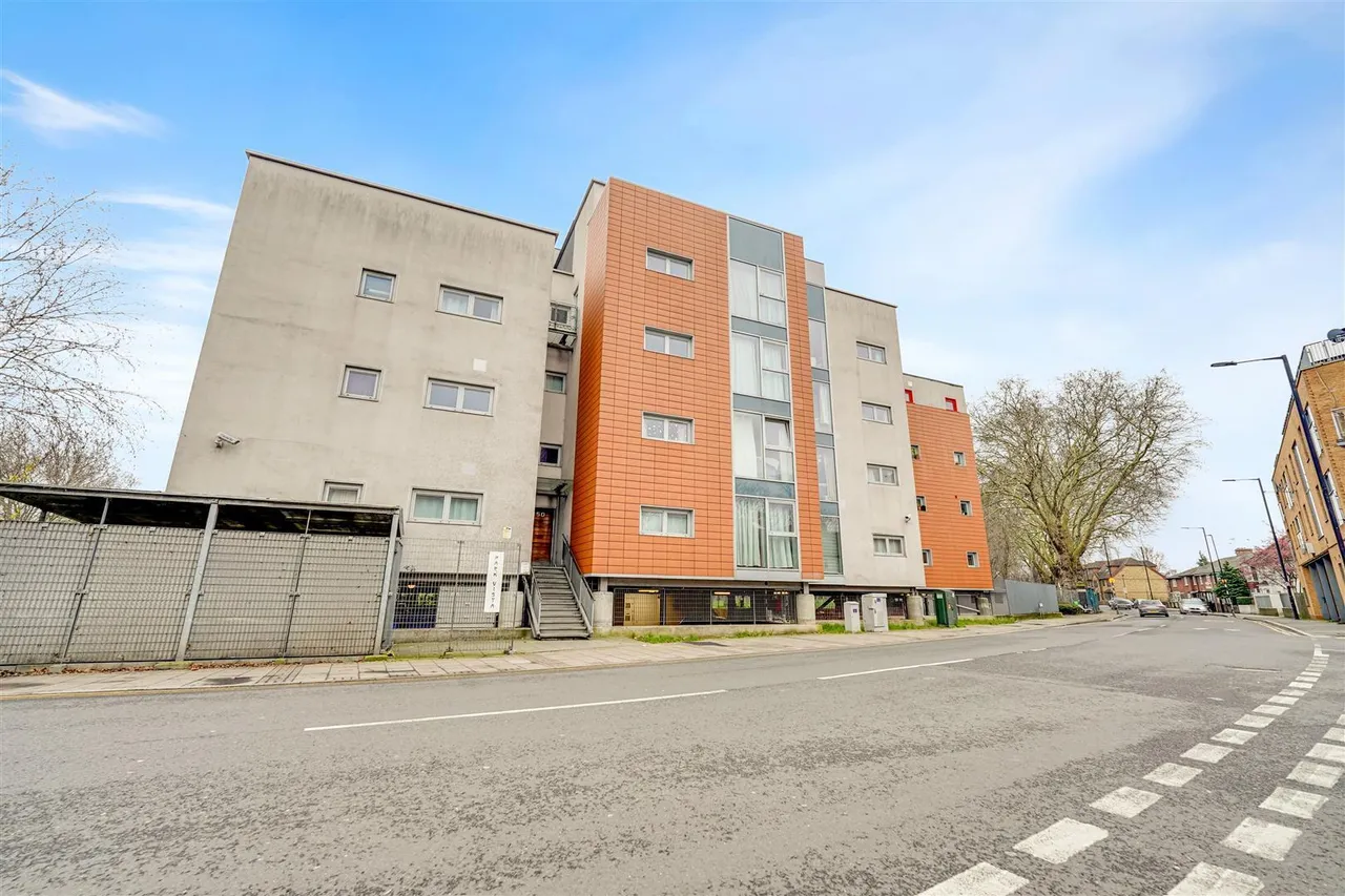 Hermit Road, Canning Town, E16, photo 4