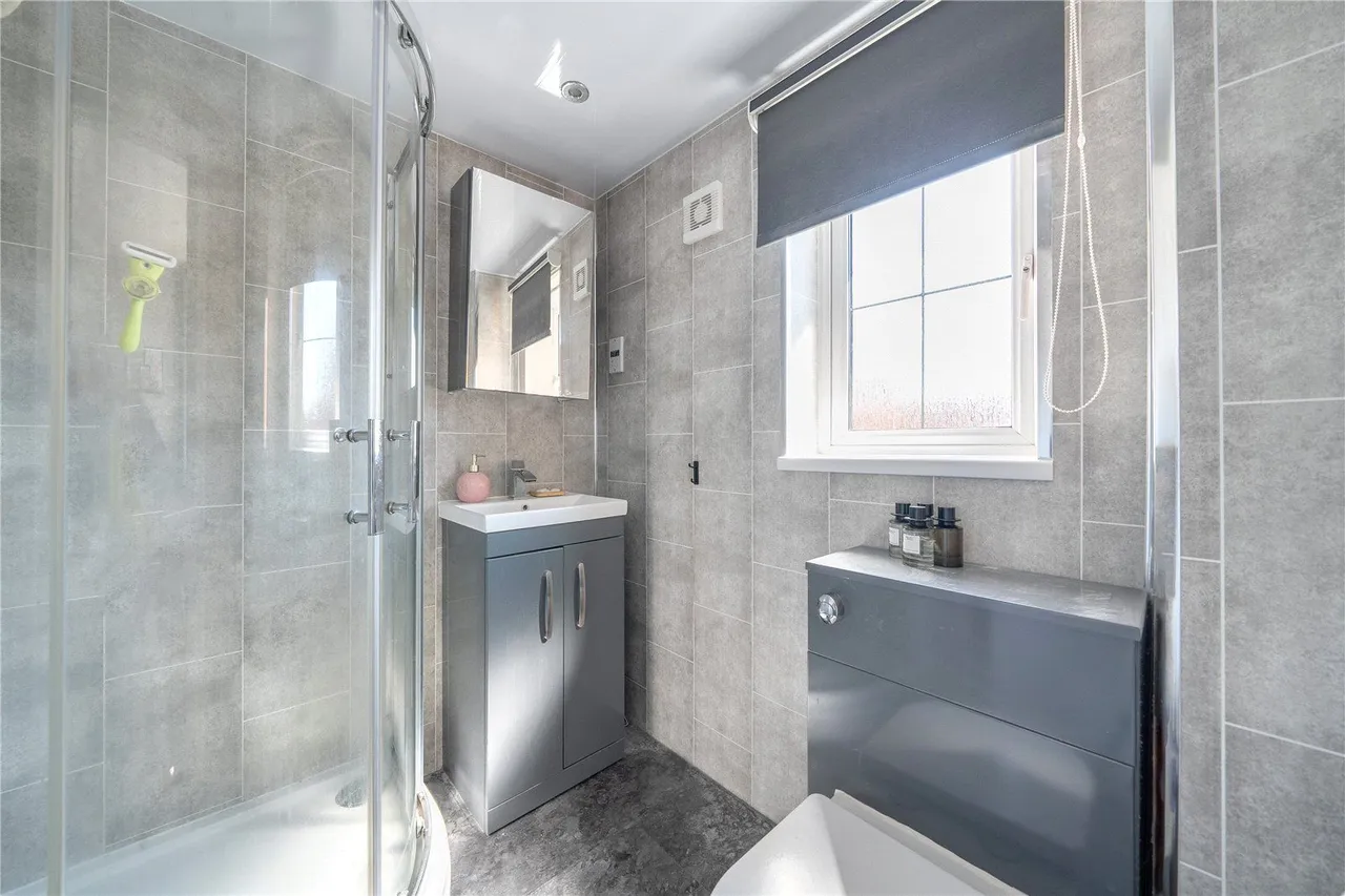 Newlands, Farsley, LS28, photo 14