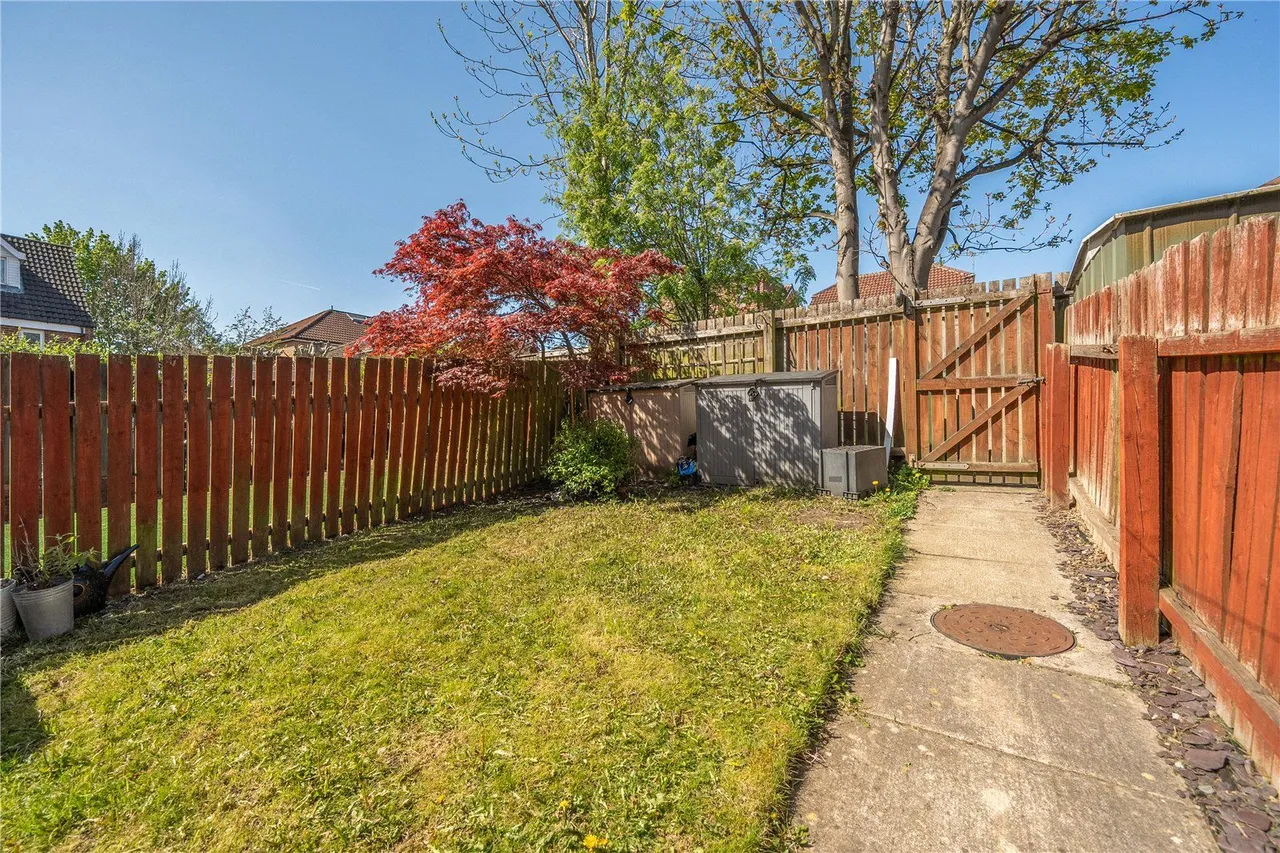 Newlands, Farsley, LS28, photo 15