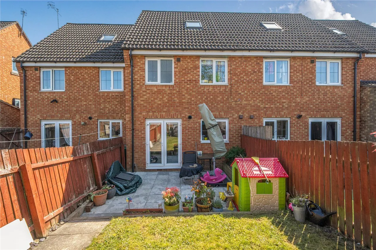 Newlands, Farsley, LS28, photo 16