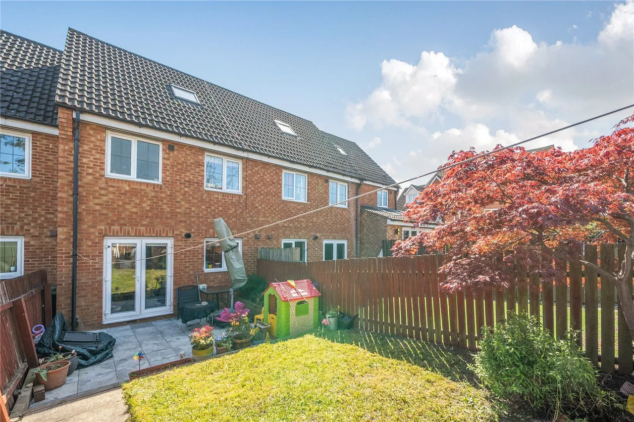 Newlands, Farsley, LS28, photo 17