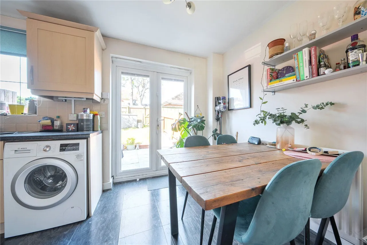 Newlands, Farsley, LS28, photo 4