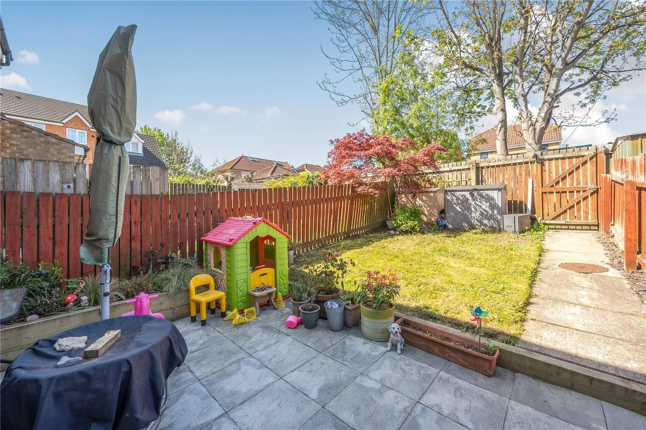 Newlands, Farsley, LS28, photo 8