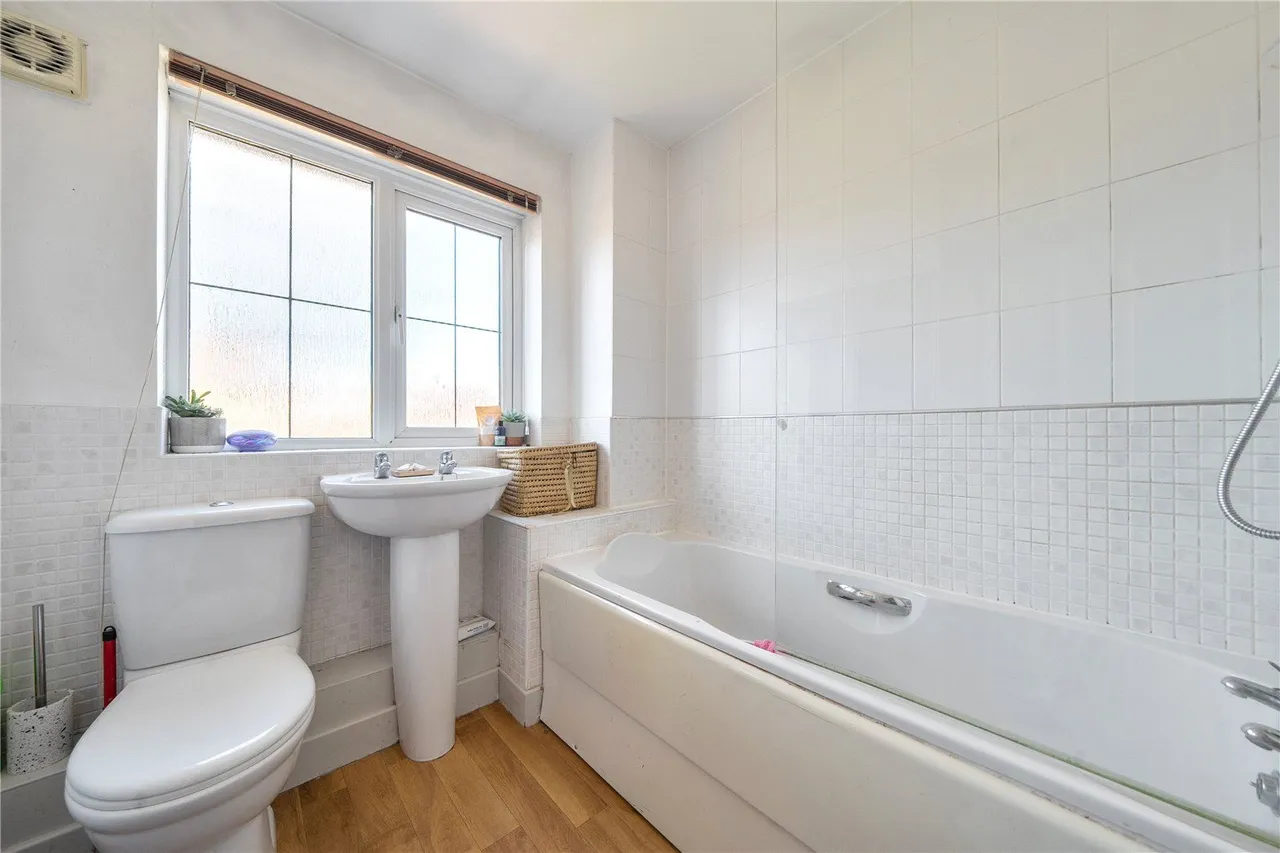 Newlands, Farsley, LS28, photo 10