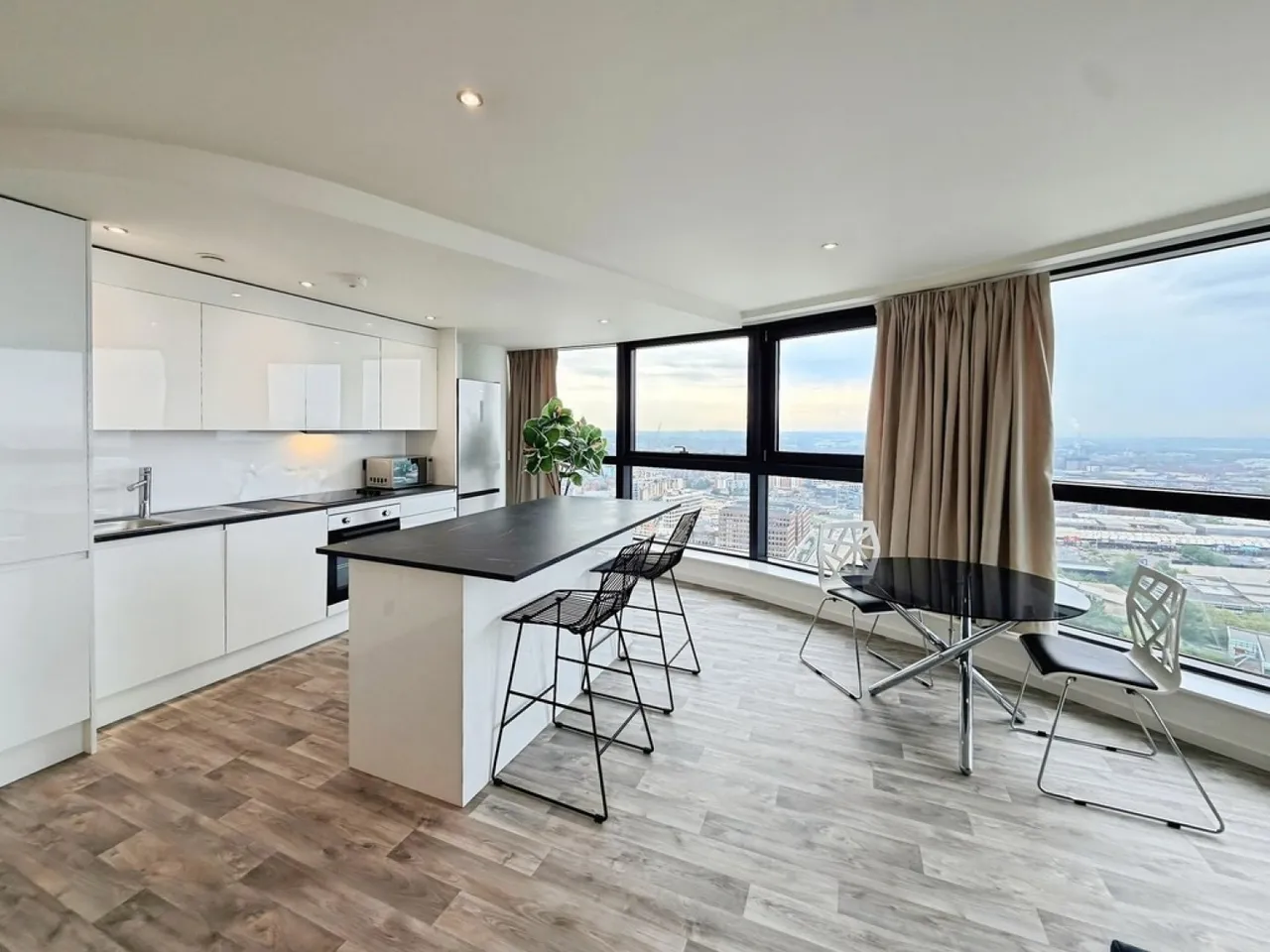 Penthouse, Bridgewater Place, photo 3