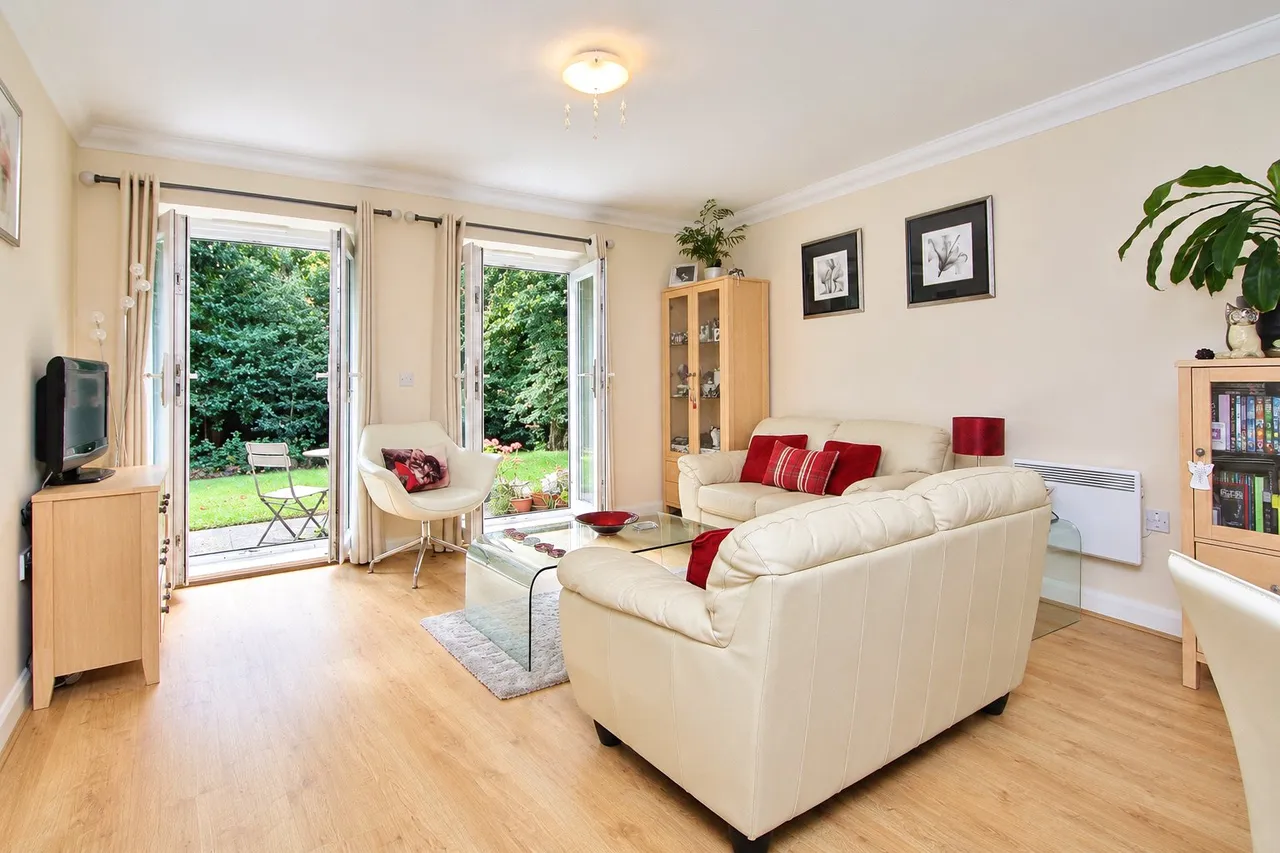 Heathside Crescent, Woking, GU22, photo 3
