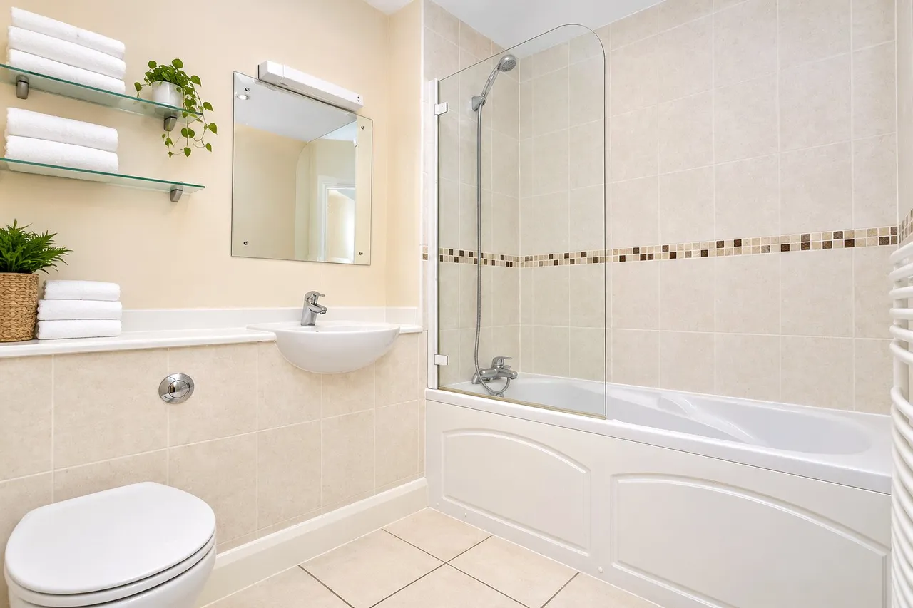 Heathside Crescent, Woking, GU22, photo 8