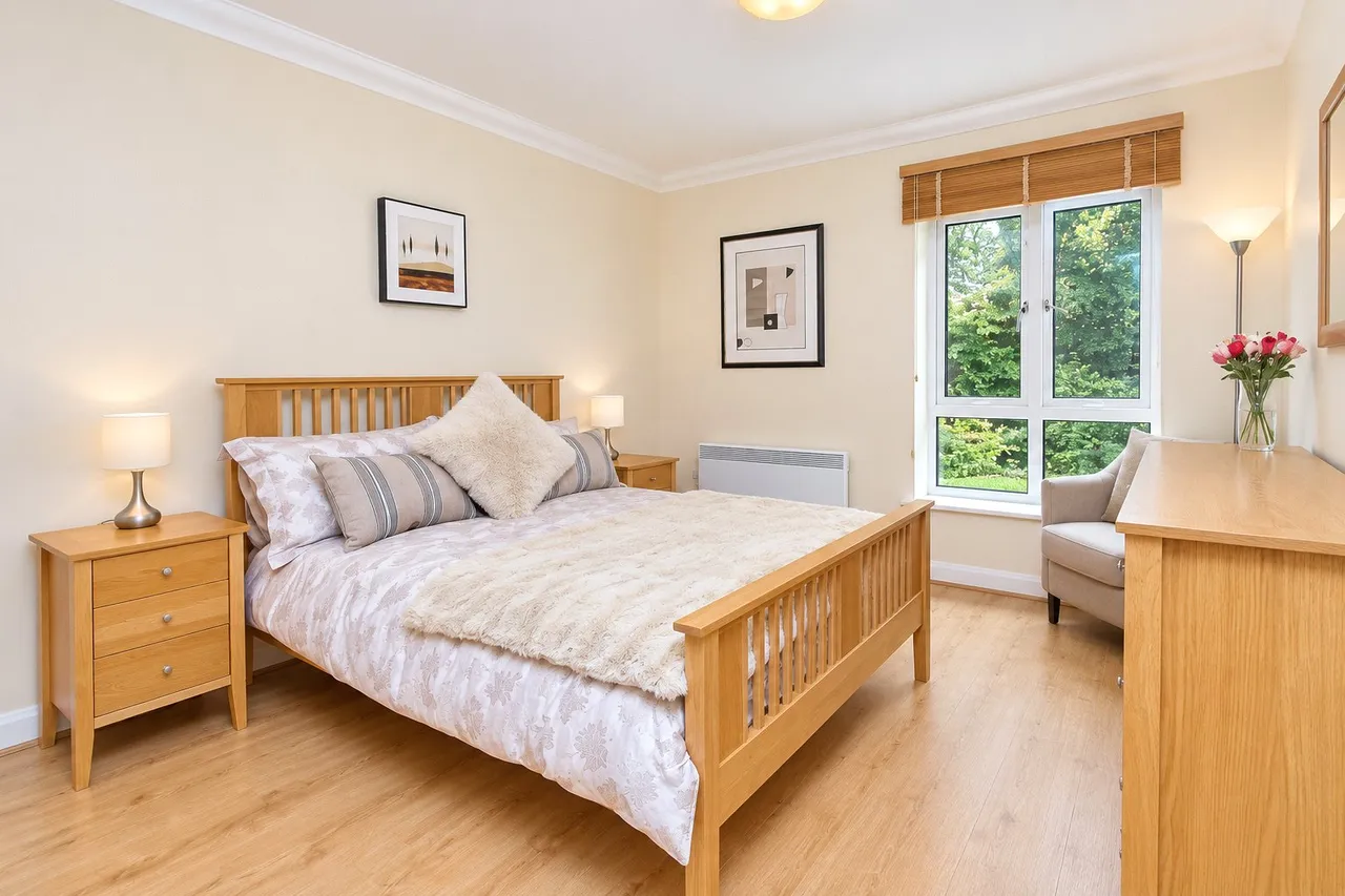Heathside Crescent, Woking, GU22, photo 6