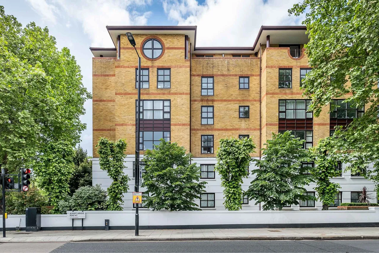 2 bed flat for sale — Gloucester Terrace, London, W2