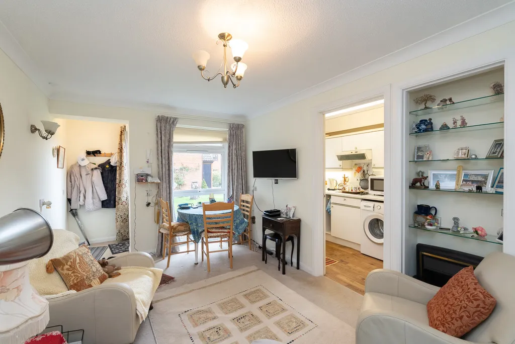 Milton Court Lane, Dorking, RH4, photo 2