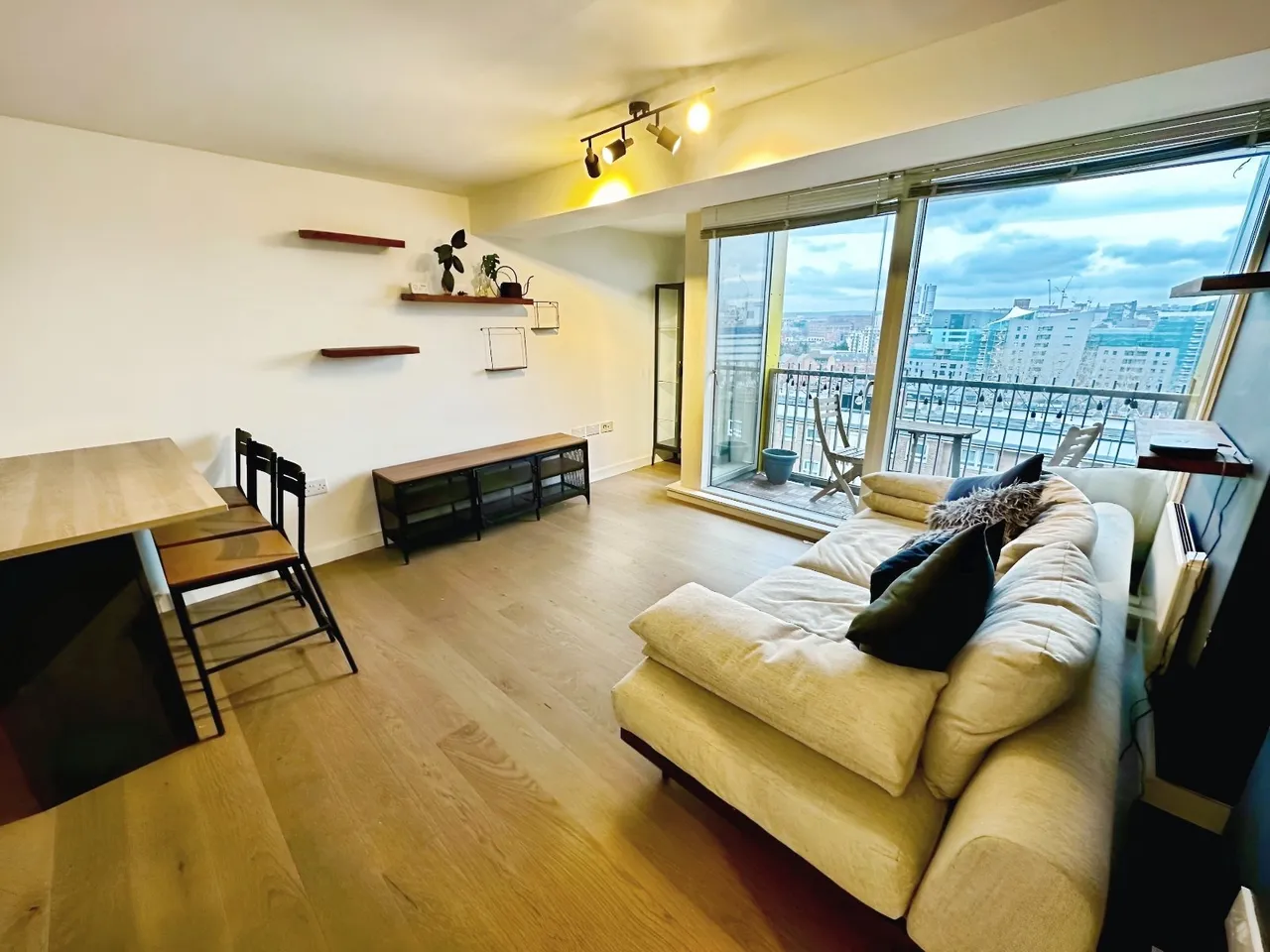 2 bed flat to rent, The Avenue, Leeds, LS9