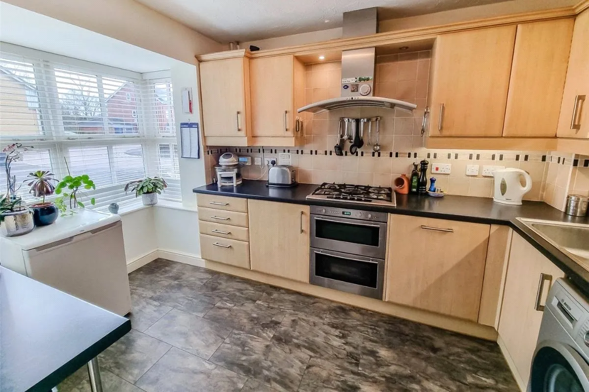 Shackleton Close, Ash Vale, Guildford, Surrey, GU12 5SB, photo 5