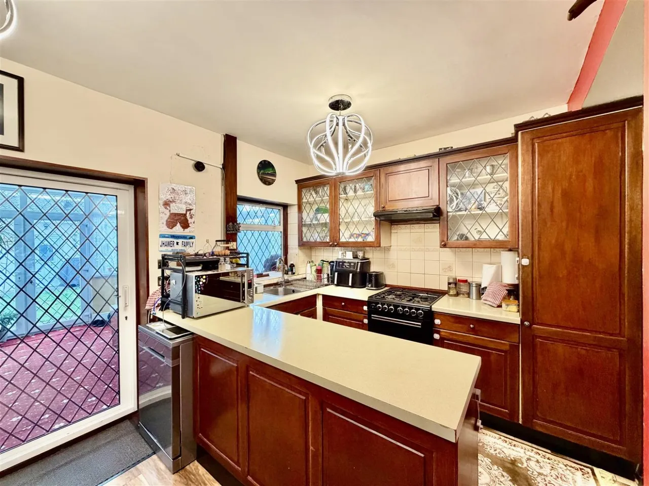 End Terrace, Hounslow, TW3, photo 3