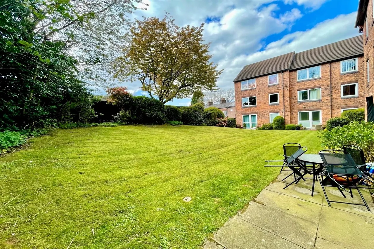 Park Lane, Stockport, photo 6