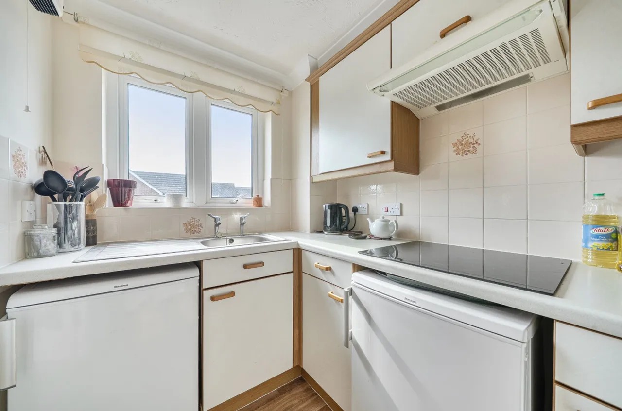 Shrubbs Drive, Buckingham Court, PO22, photo 5