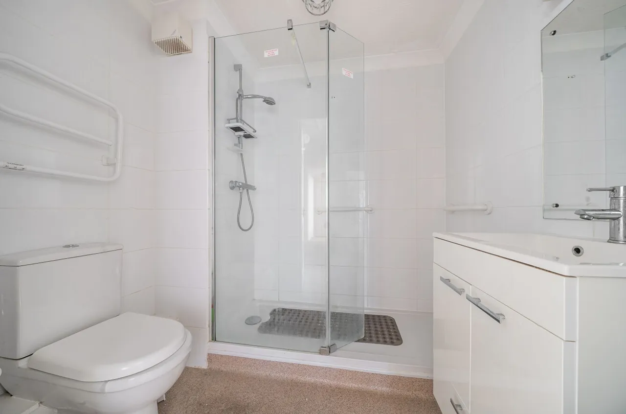 Shrubbs Drive, Buckingham Court, PO22, photo 14