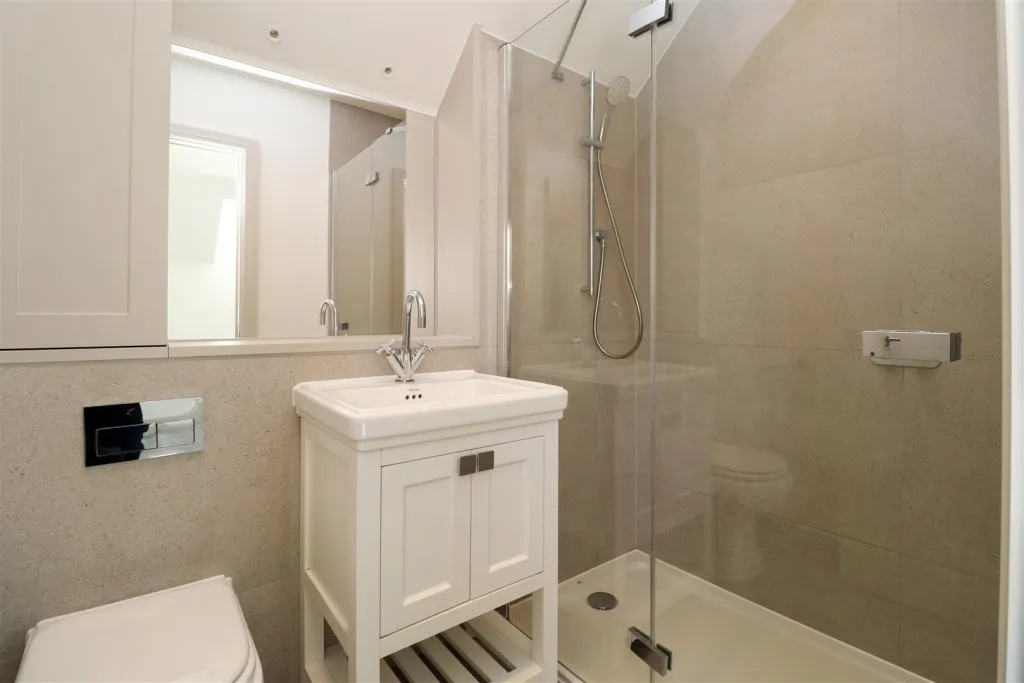 Hayne Avenue, Fleet, photo 16