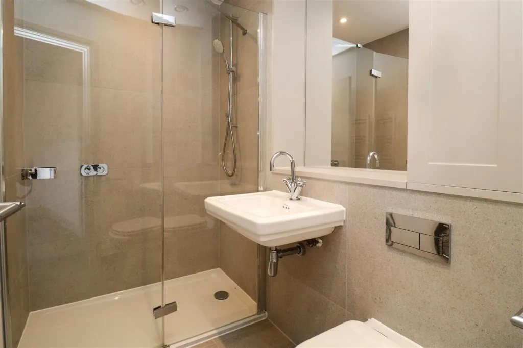 Hayne Avenue, Fleet, photo 10