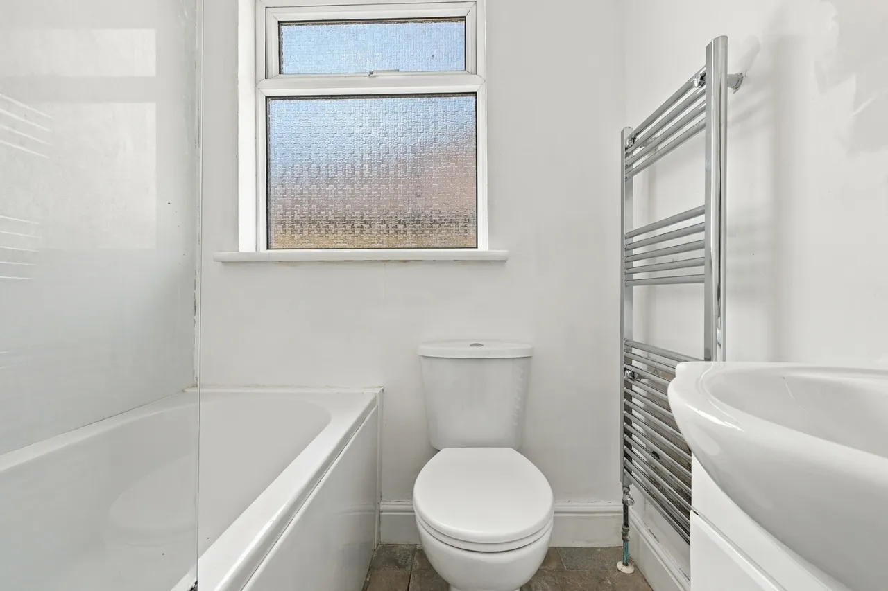 Walden Way, Hornchurch, RM11, photo 26
