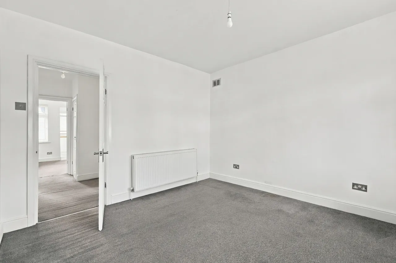 Walden Way, Hornchurch, RM11, photo 15
