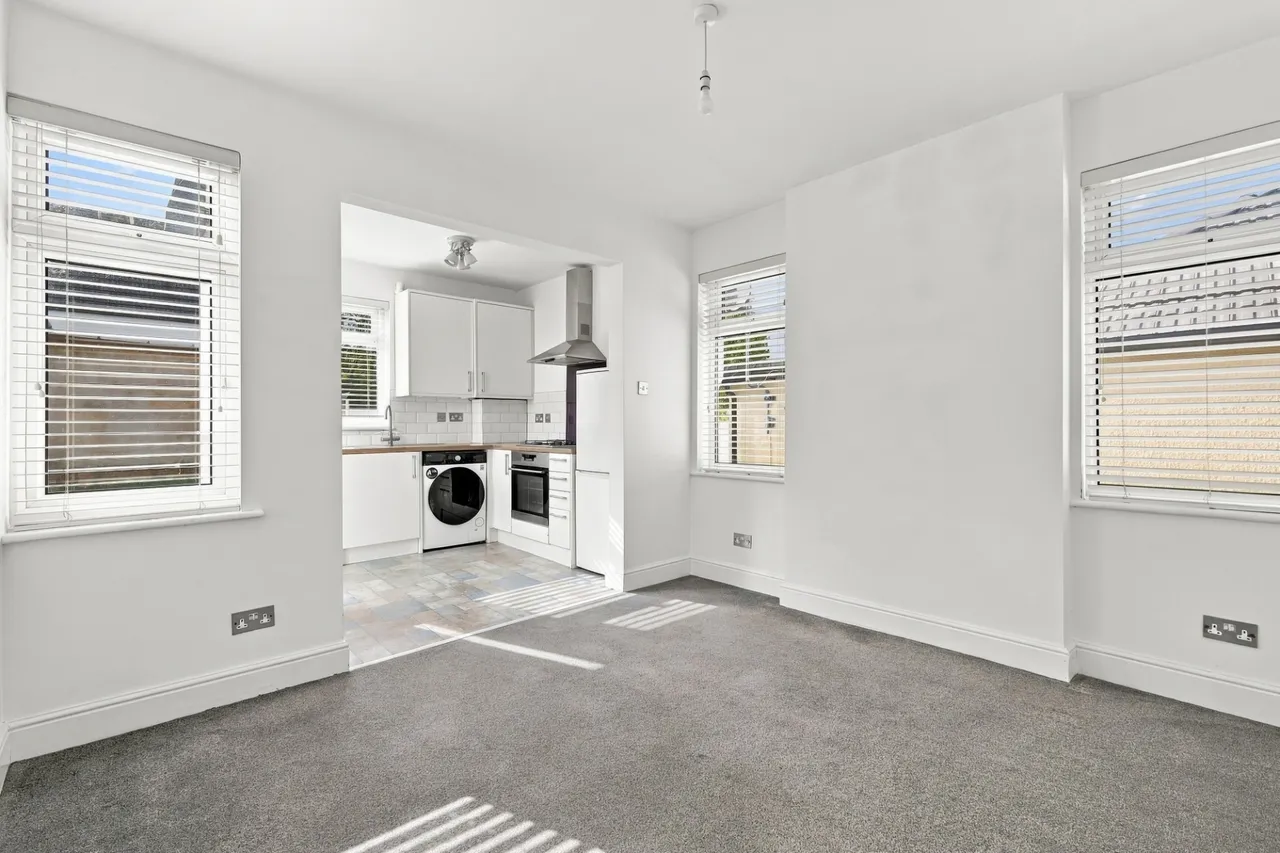 Walden Way, Hornchurch, RM11, photo 11