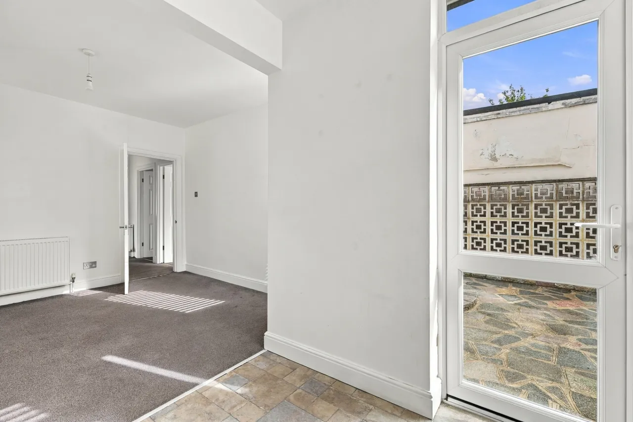 Walden Way, Hornchurch, RM11, photo 14