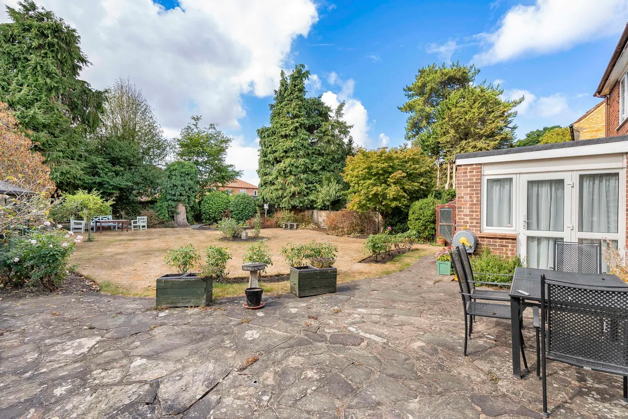 Northcroft Gardens, Englefield Green, TW20, photo 8