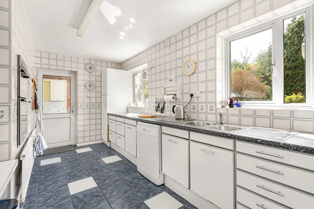 Northcroft Gardens, Englefield Green, TW20, photo 16