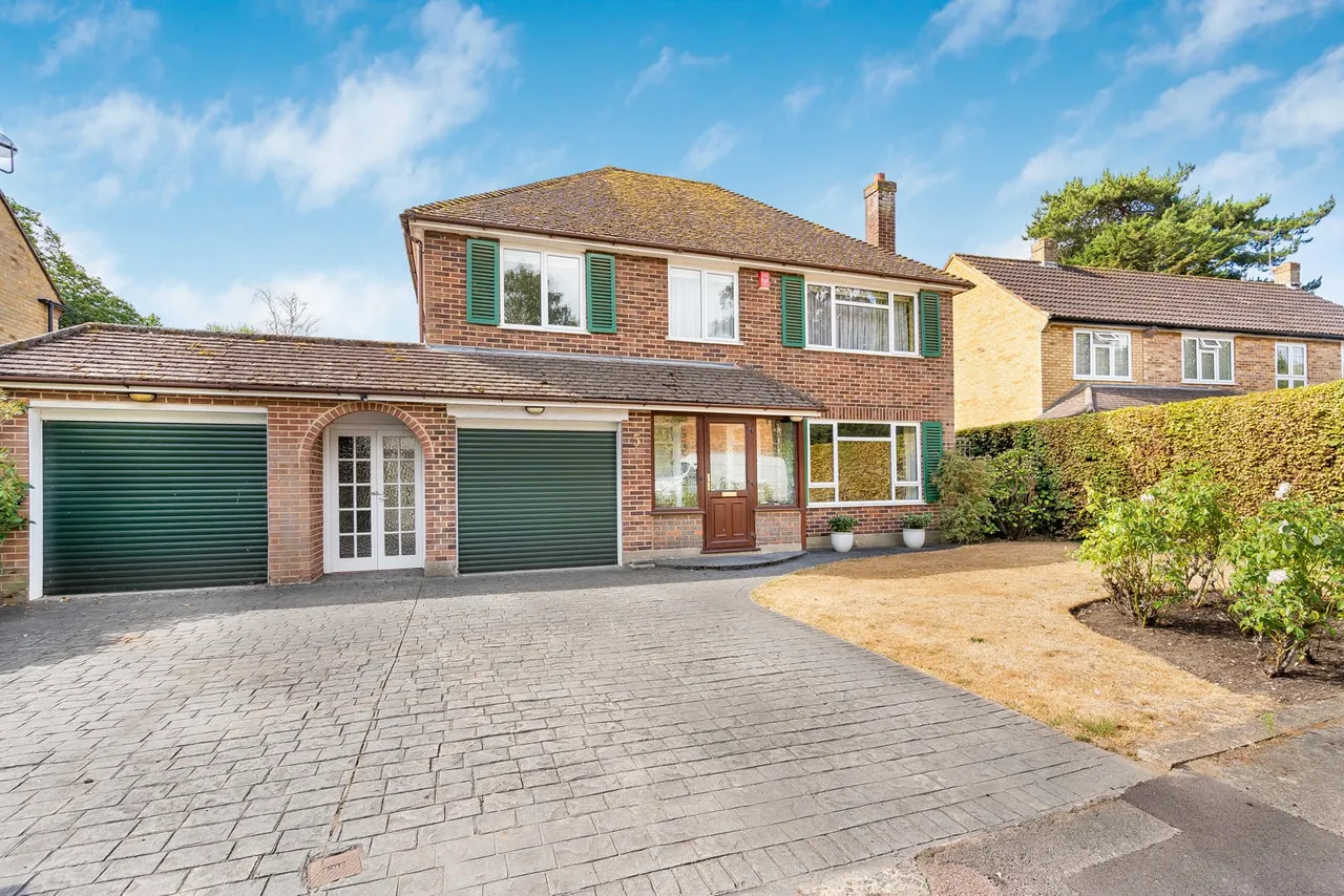4 bed house for sale, Northcroft Gardens, Englefield Green, TW20