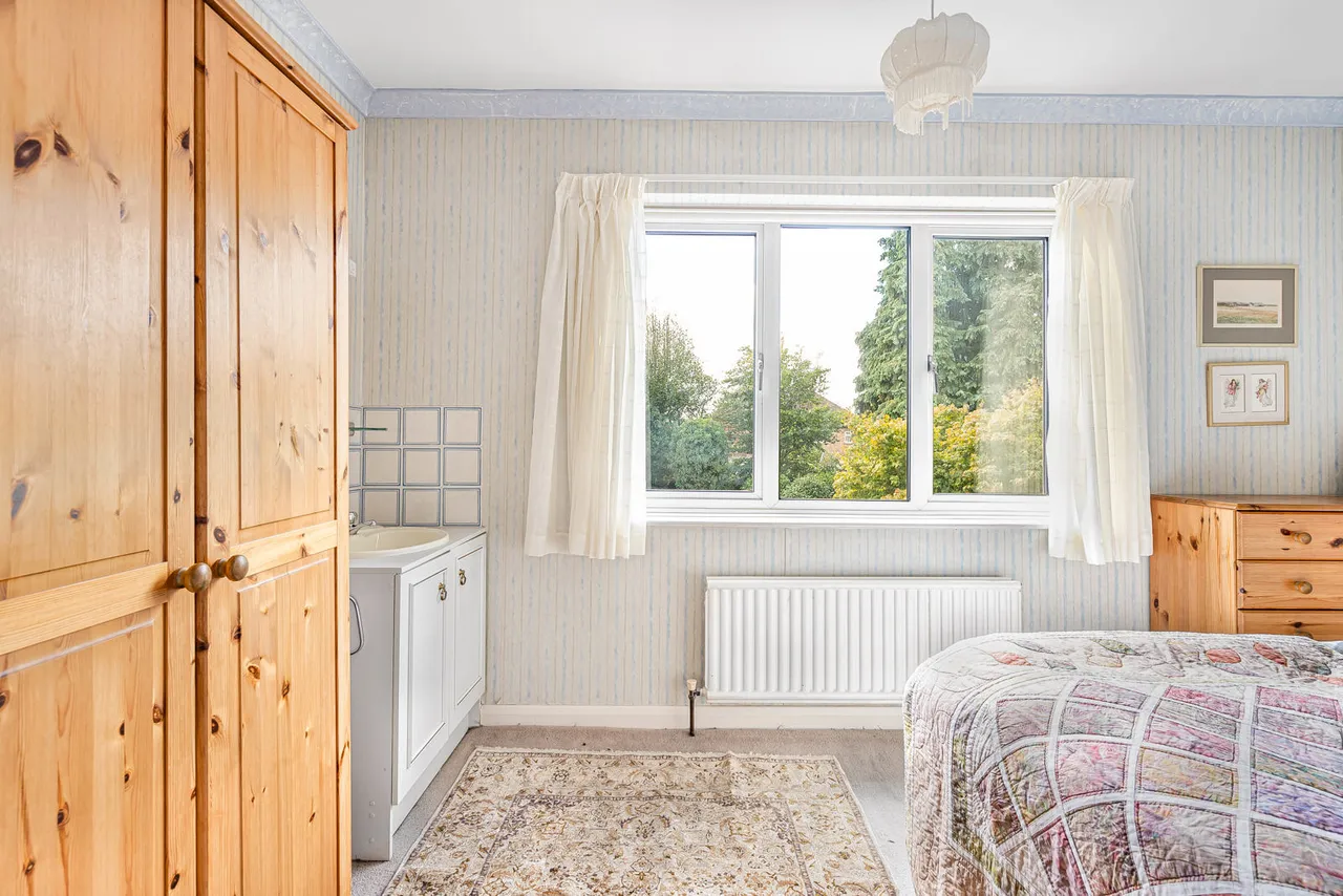 Northcroft Gardens, Englefield Green, TW20, photo 19