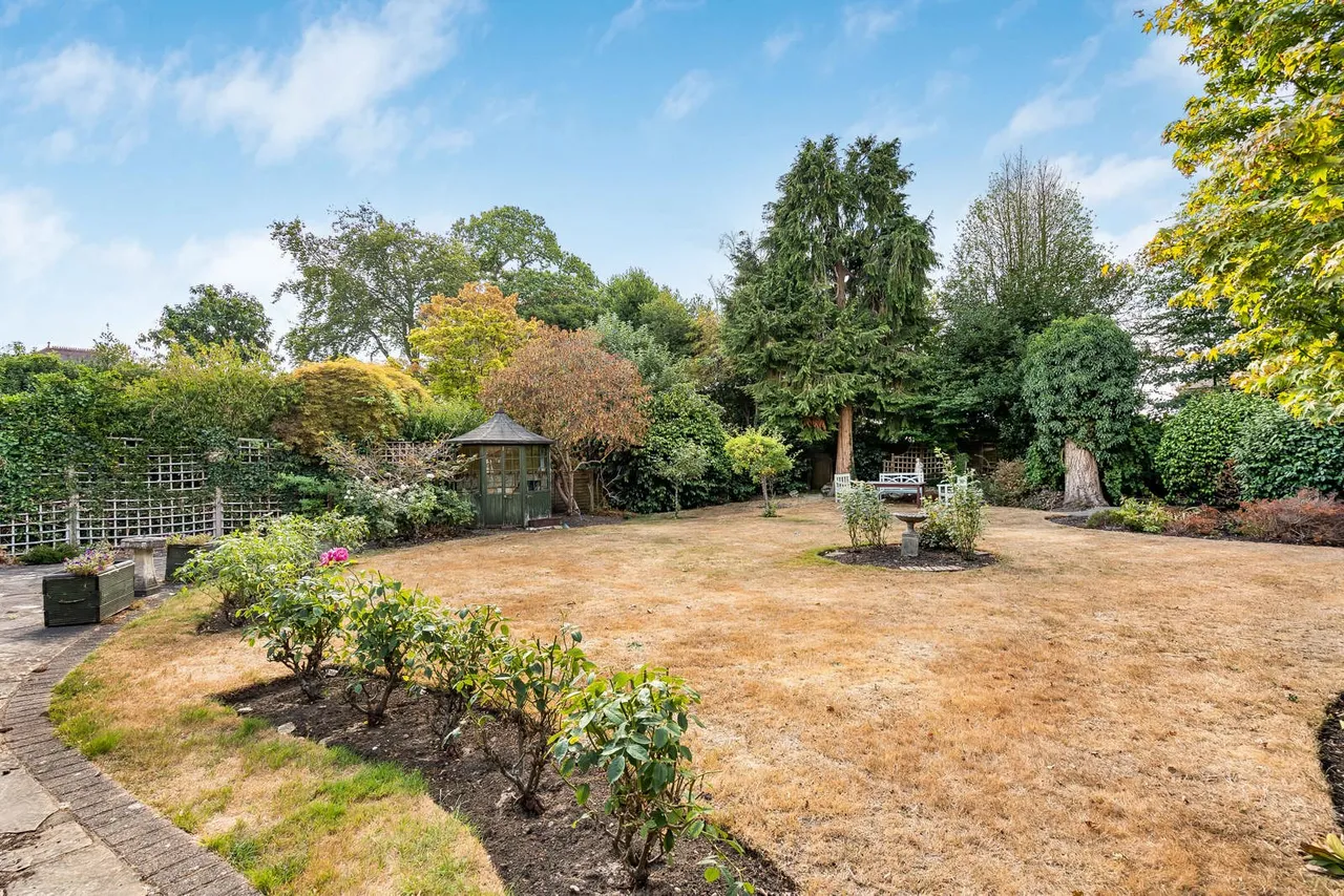 Northcroft Gardens, Englefield Green, TW20, photo 24
