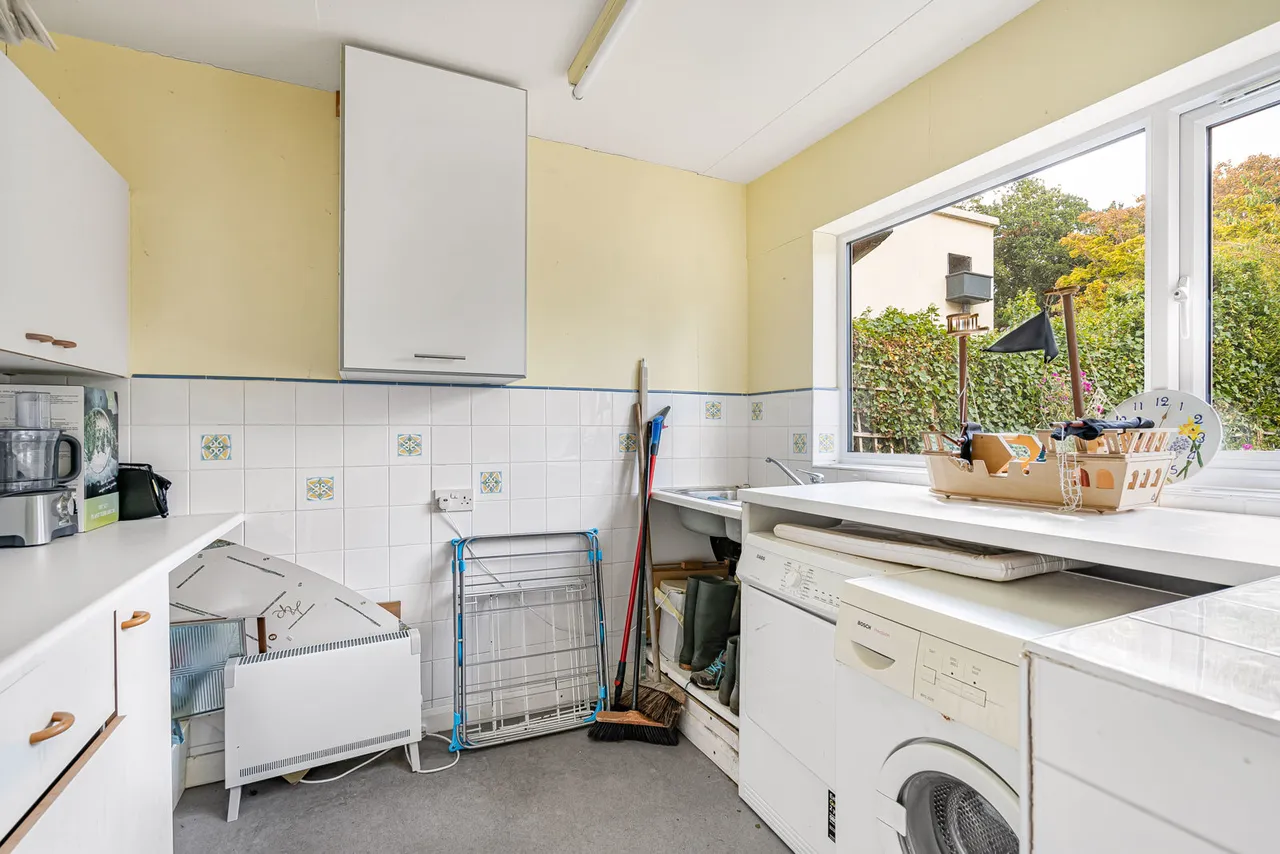 Northcroft Gardens, Englefield Green, TW20, photo 15