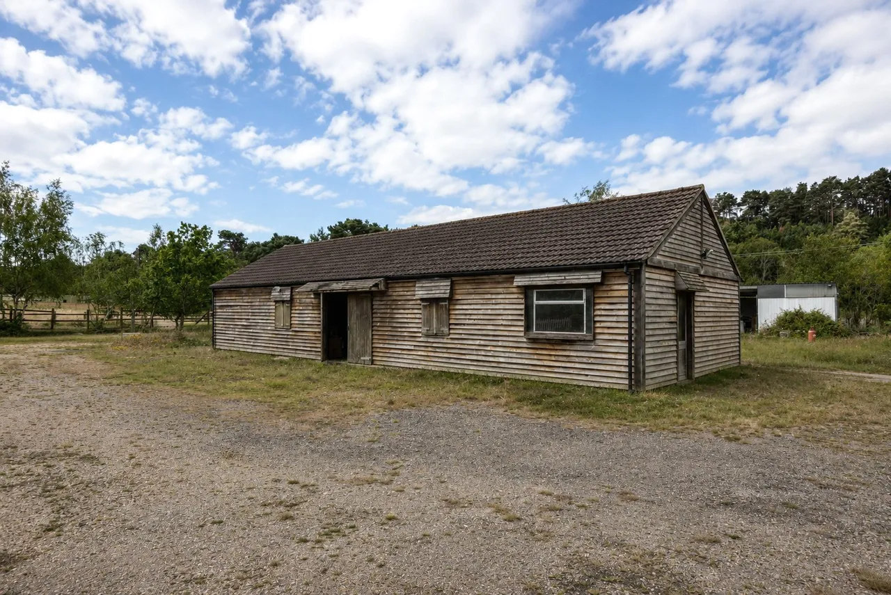Dudmoor Farm Road, Christchurch, Dorset, BH23 6AQ, photo 3
