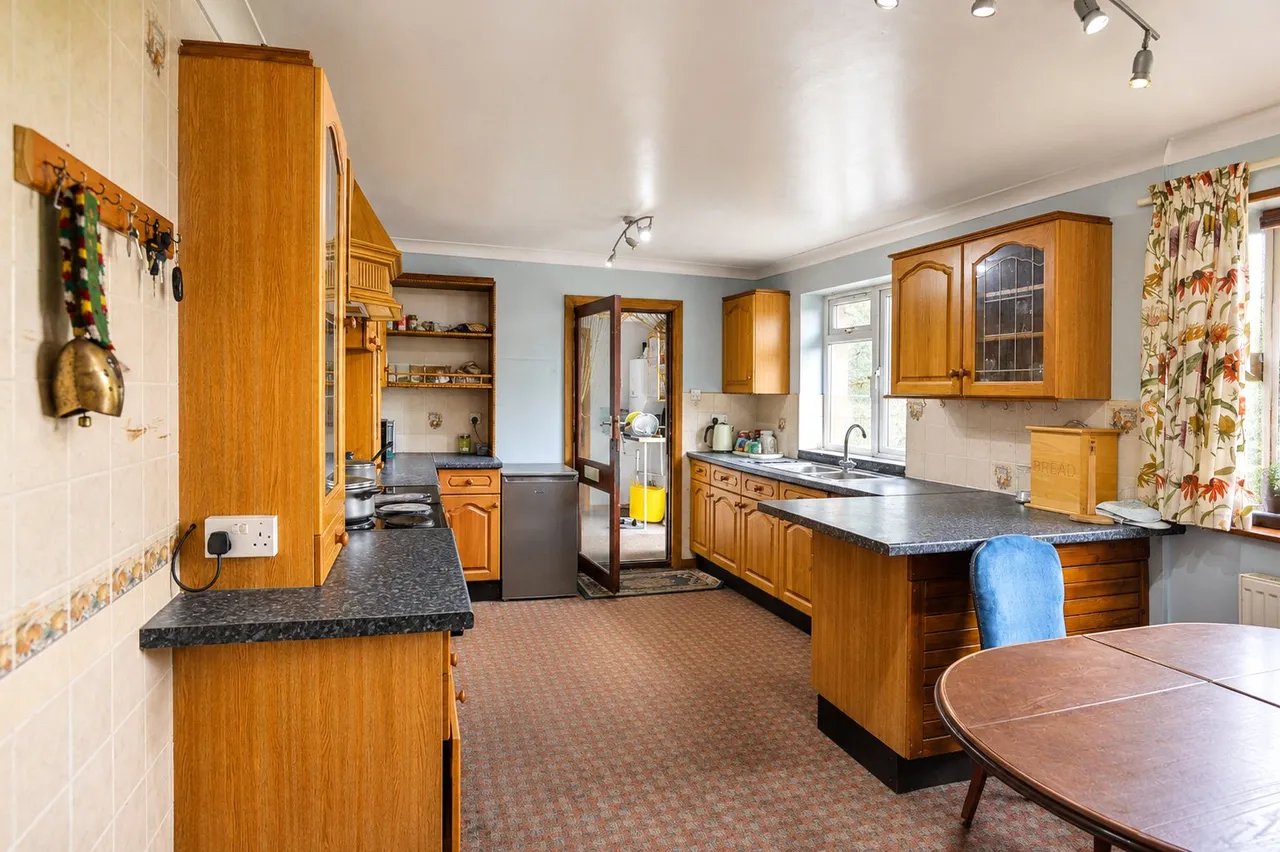 Dudmoor Farm Road, Christchurch, Dorset, BH23 6AQ, photo 6