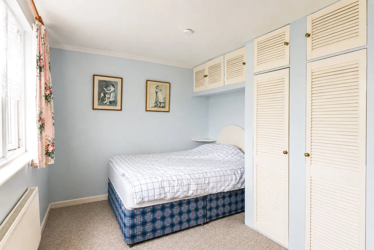 Dudmoor Farm Road, Christchurch, Dorset, BH23 6AQ, photo 11