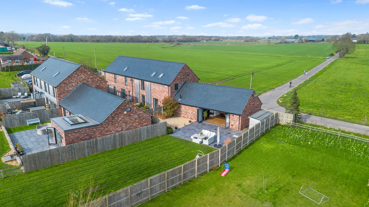 Hollingreave Barns, Dam Lane, Warrington, Rixton, WA3 6LE, photo 38