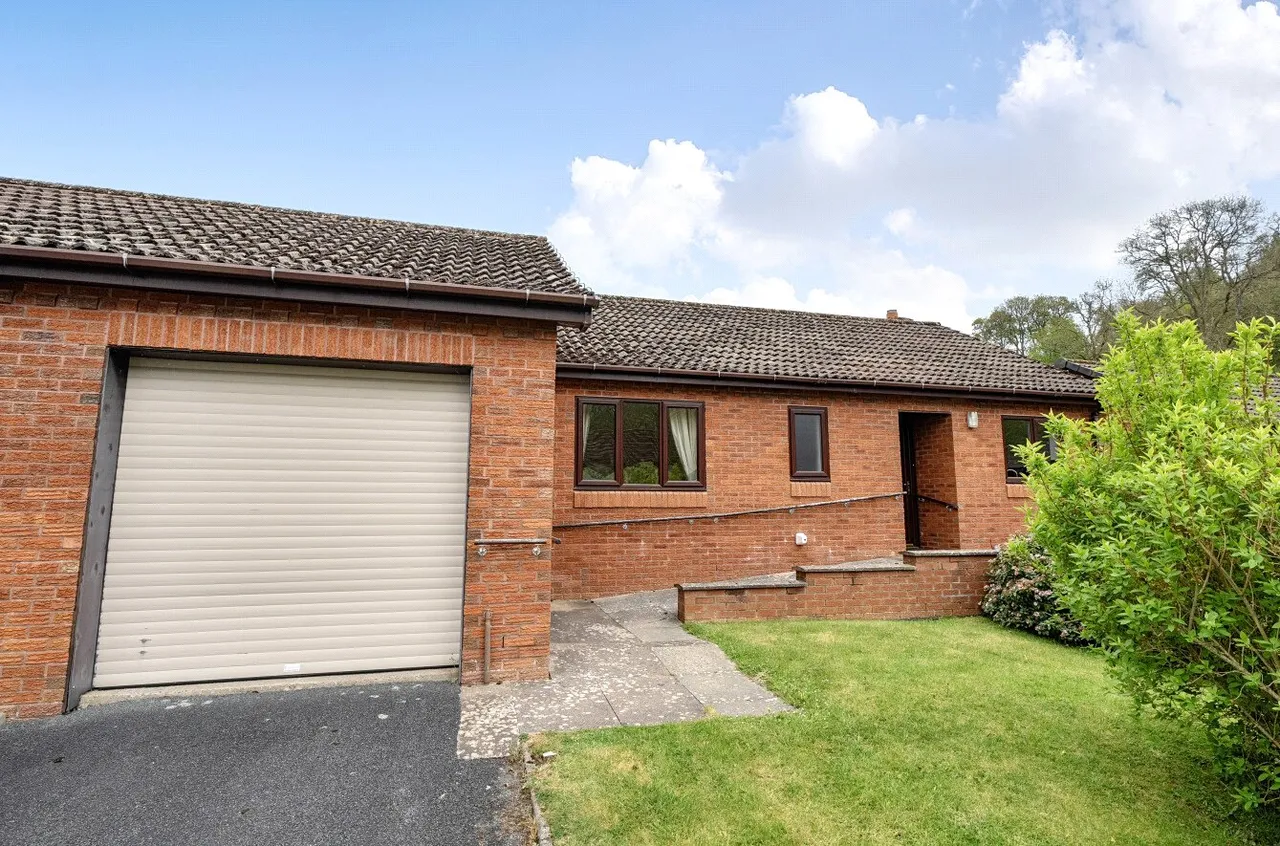2 bed house for sale — Woodlands, Cefnllys Lane, Llandrindod Wells, Powys, LD1 5DE