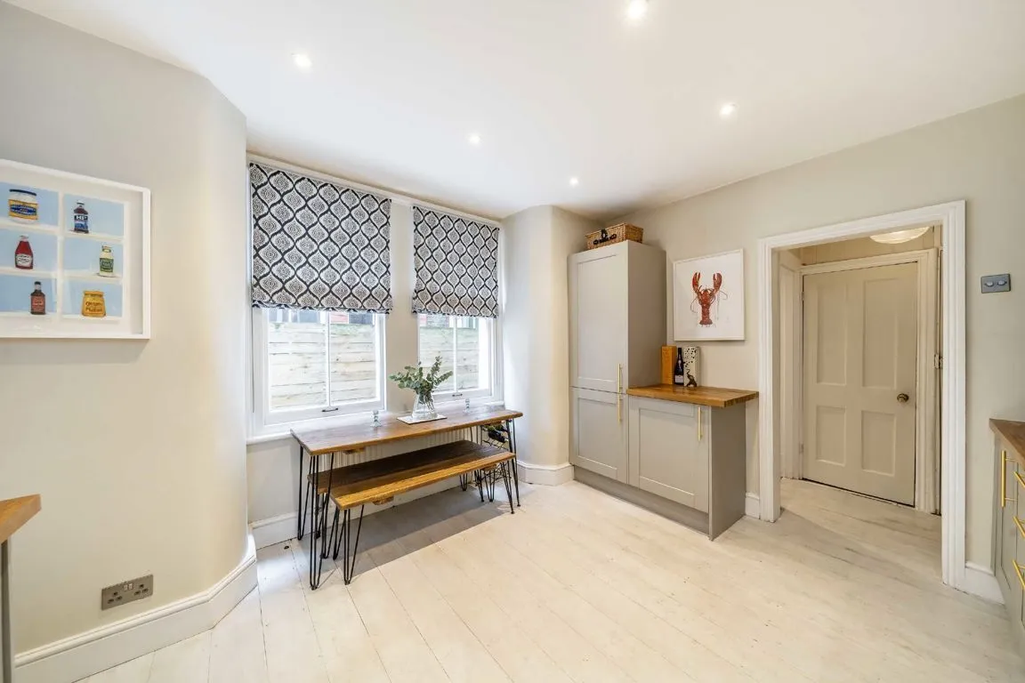 Kingswood Road, SW2, photo 3