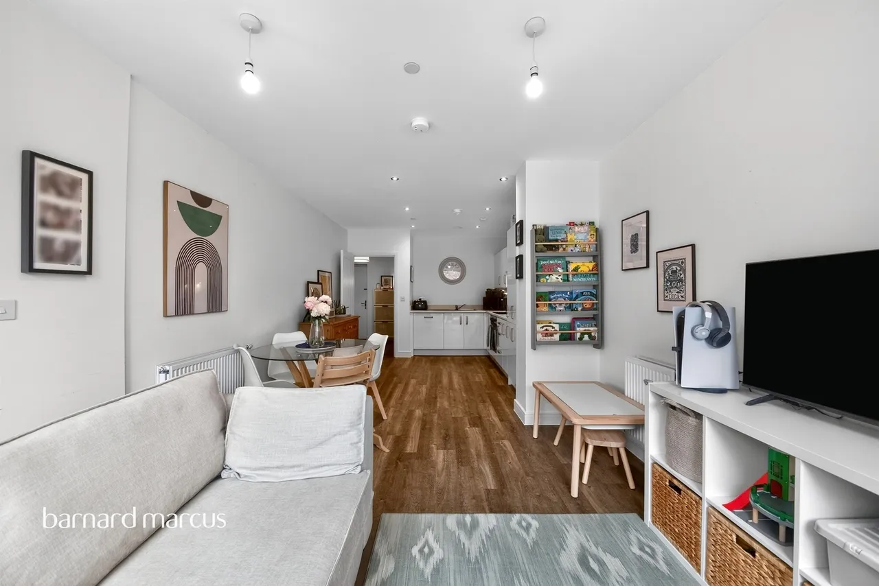 Oakleigh Road North, London, N20, photo 8