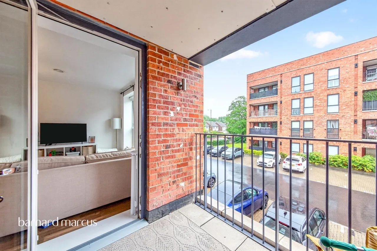 Oakleigh Road North, London, N20, photo 3