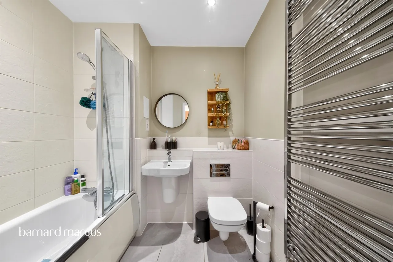 Oakleigh Road North, London, N20, photo 11