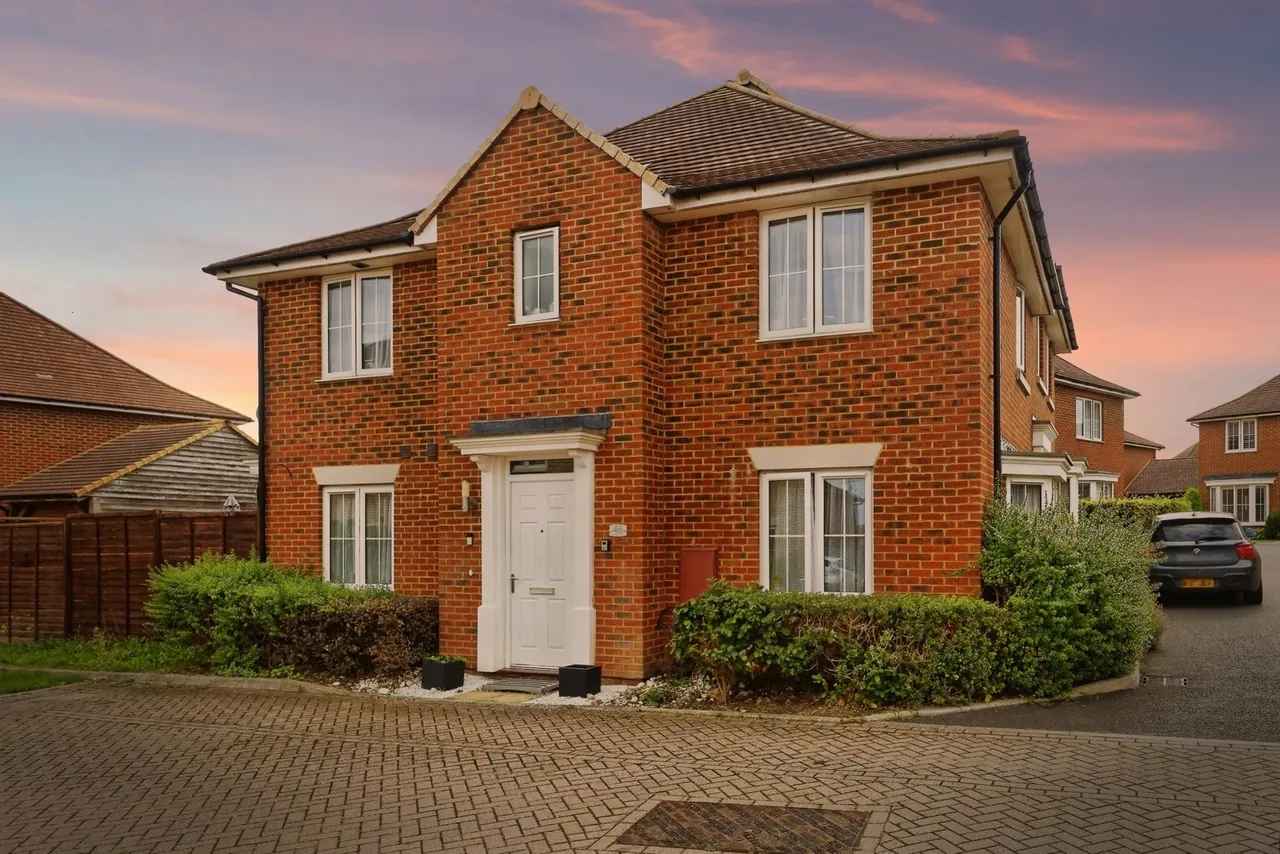 3 bed house for sale, Garner Drive, Aylesham, CT3