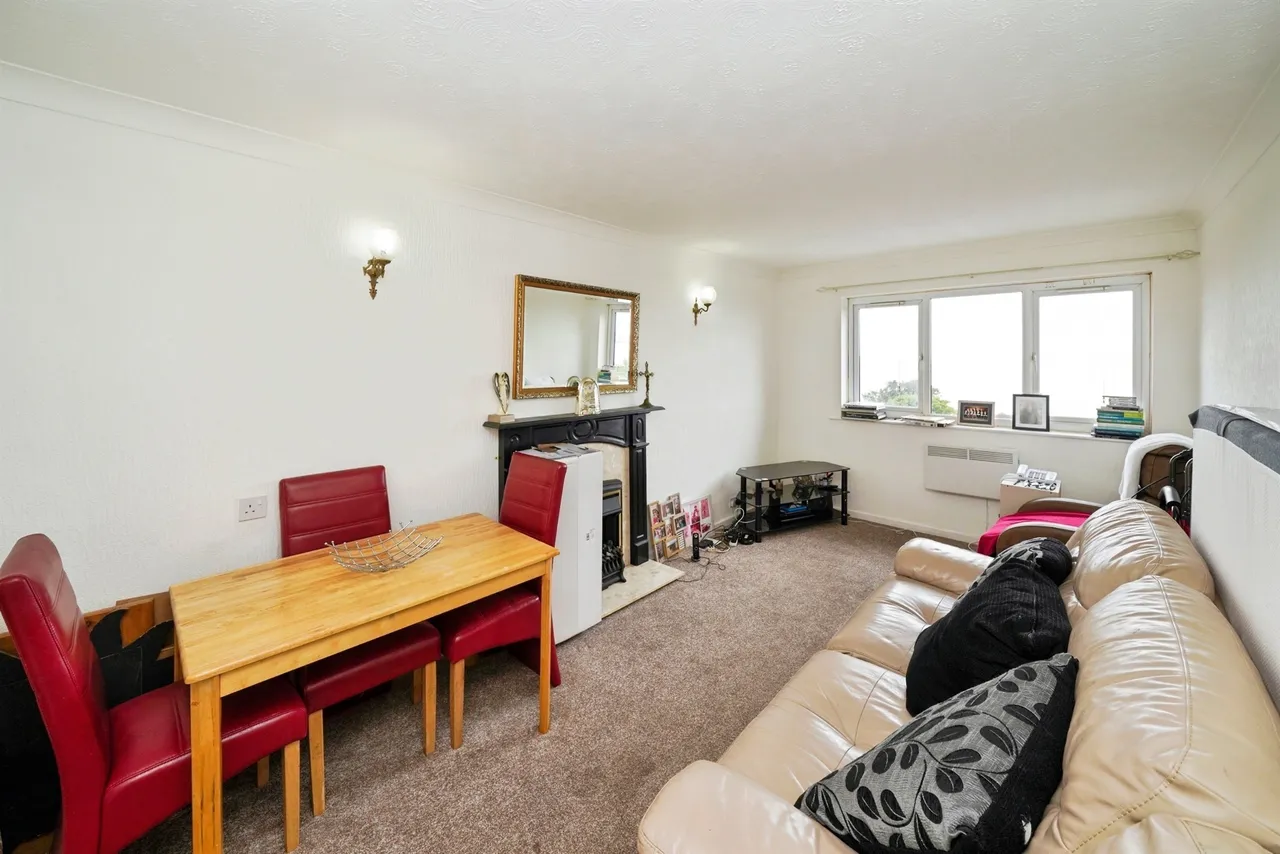 Montpellier Crescent, Wallasey, photo 3