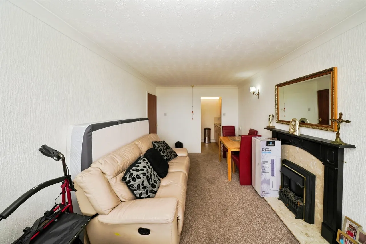 Montpellier Crescent, Wallasey, photo 2