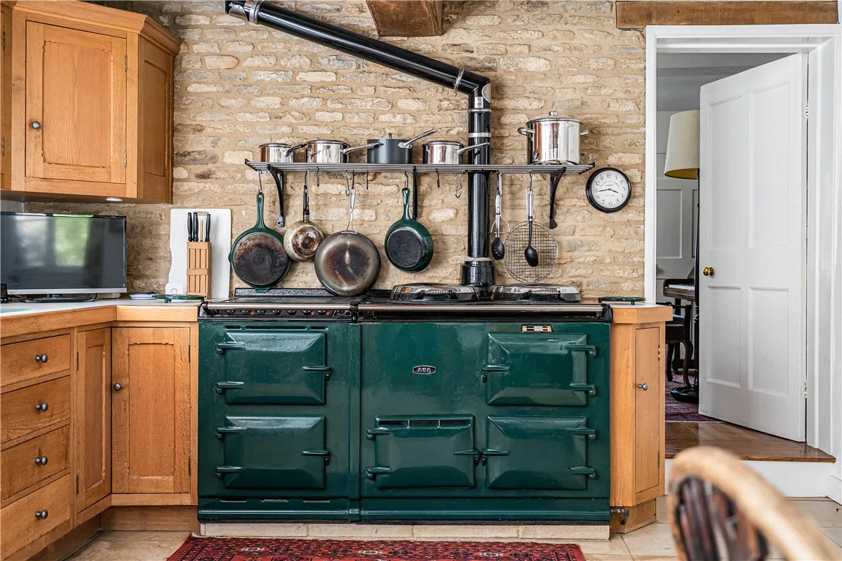 High Street, Bampton, OX18, photo 9