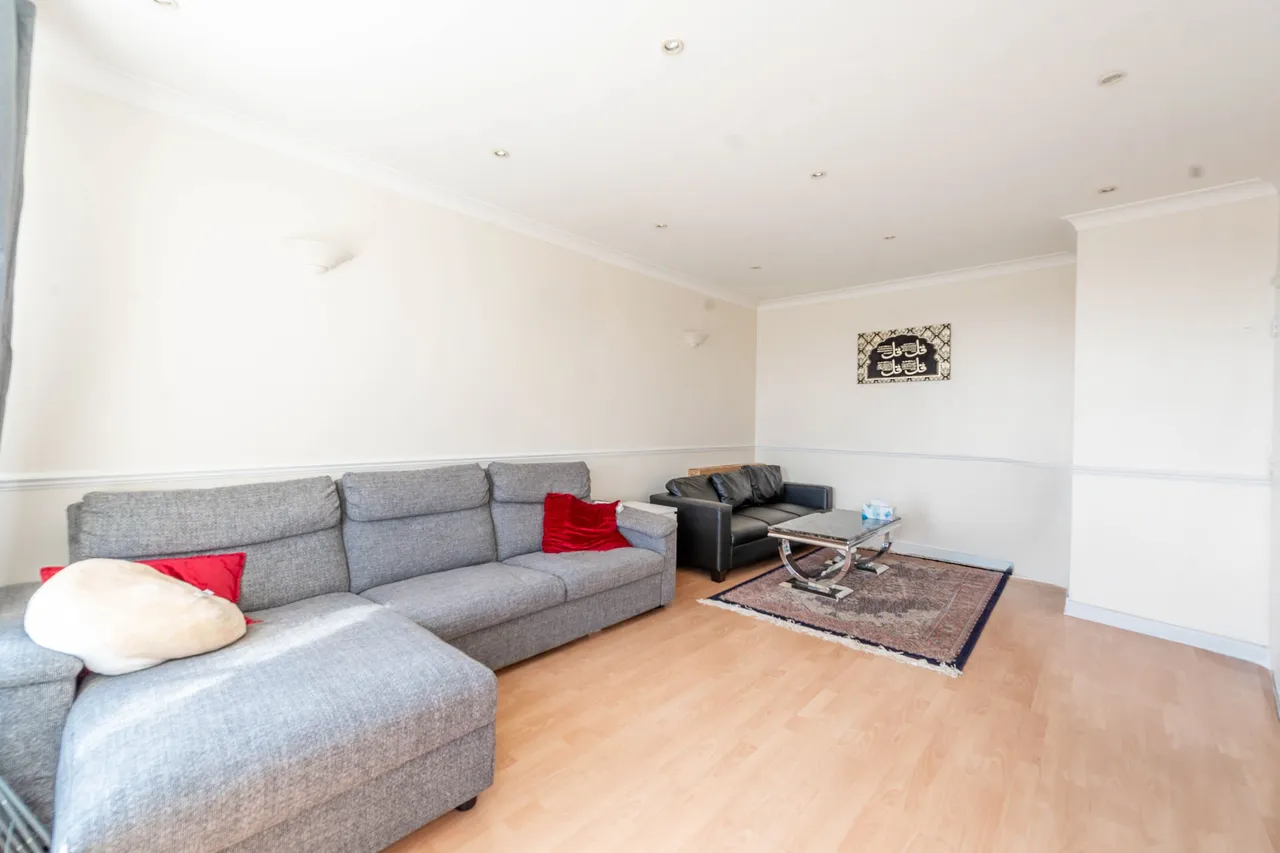 8 Stanmore Towers, Church Road, photo 5
