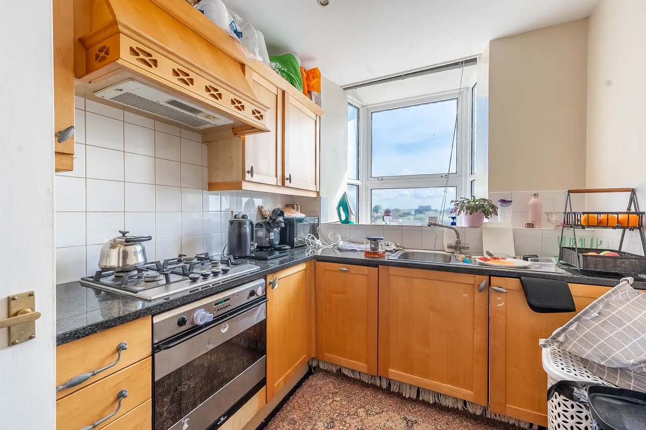 8 Stanmore Towers, Church Road, photo 8